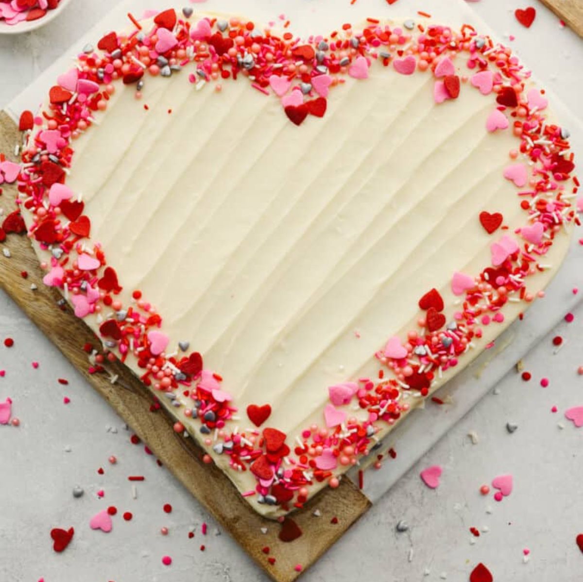 Sprinkling Heart Cream Cake