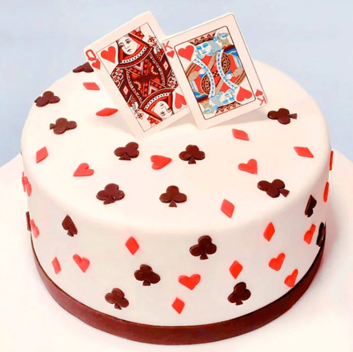 Queen and King Card Fondant Cake