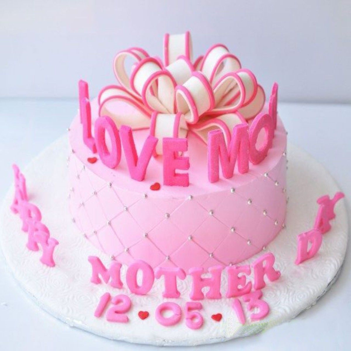 Happy Birthday Mom Fondant Cake