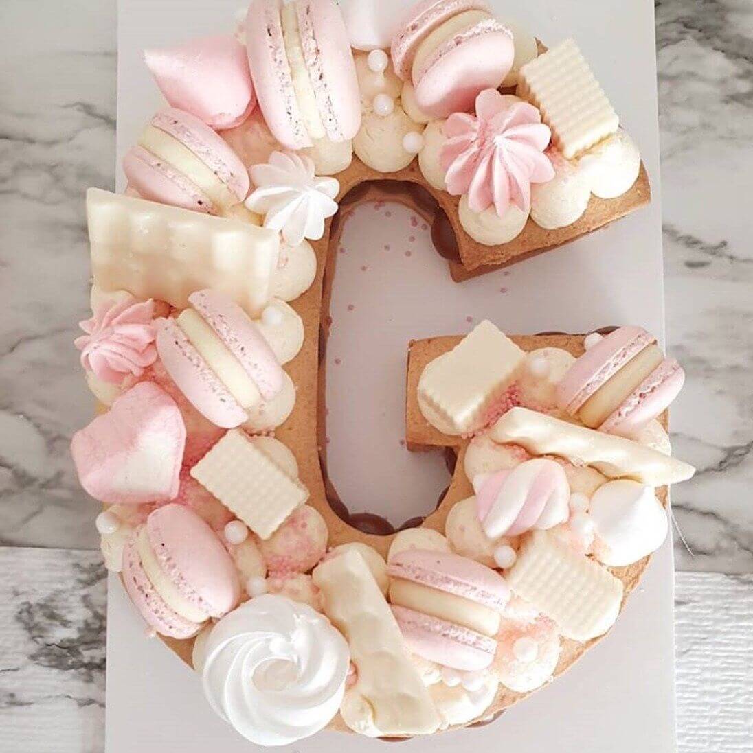 Pink&White Letter G Cake