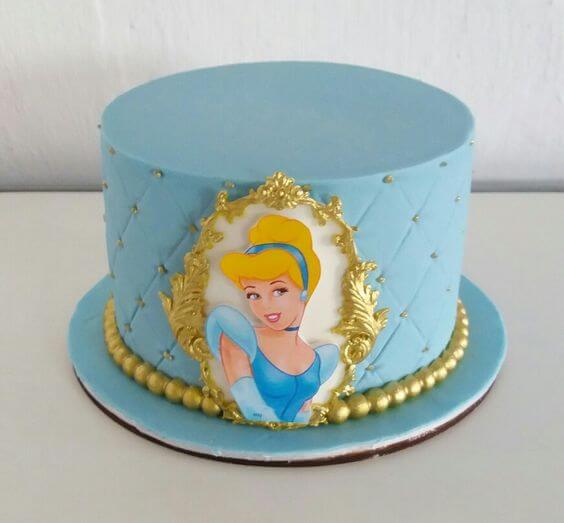 Cinderela Blue Fondant Cake