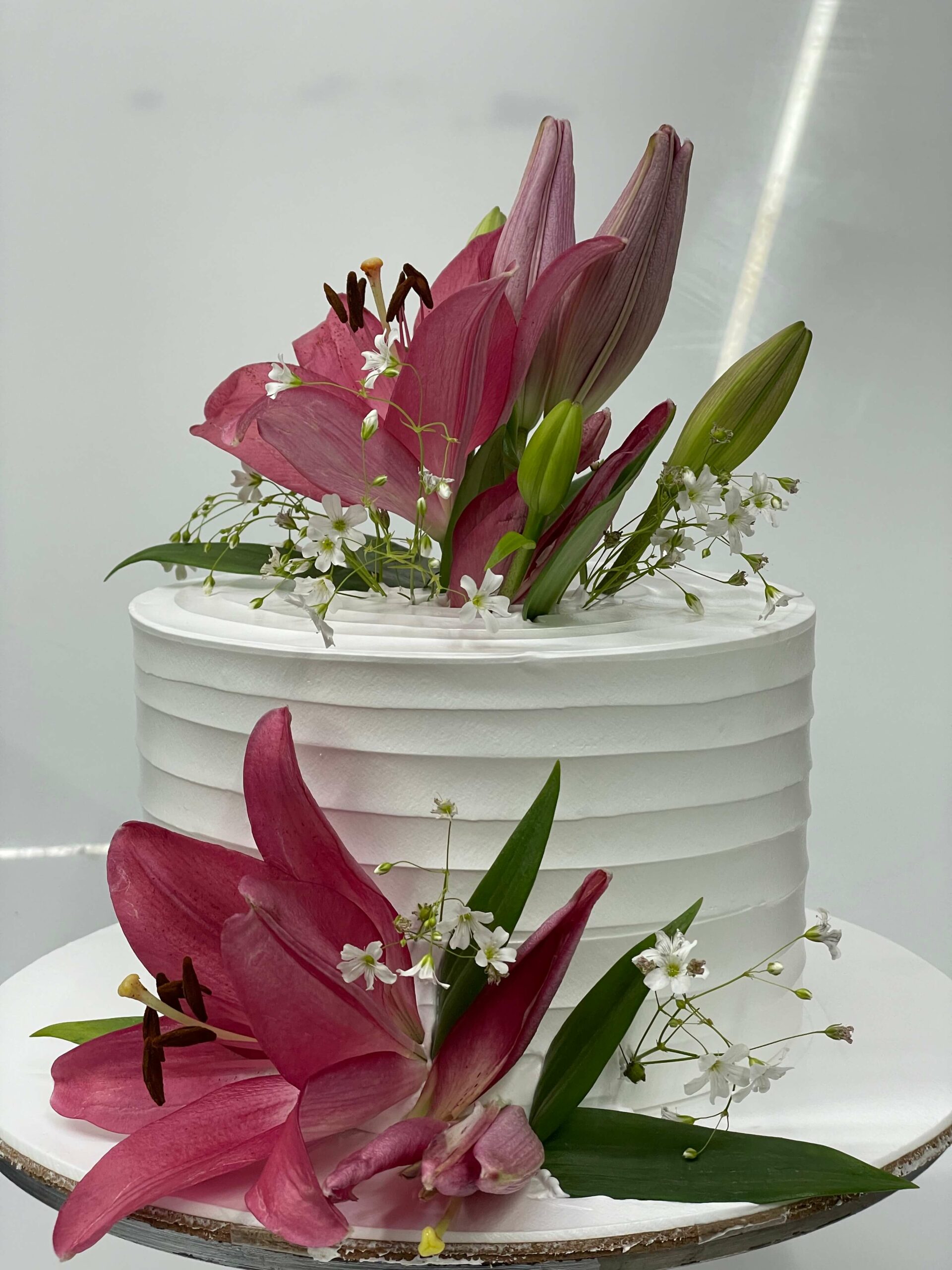 Elegant Cream Cake with Lillies